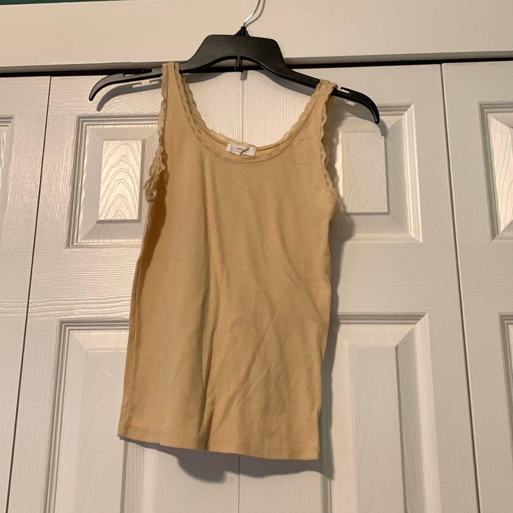 Lace trimmed tank top